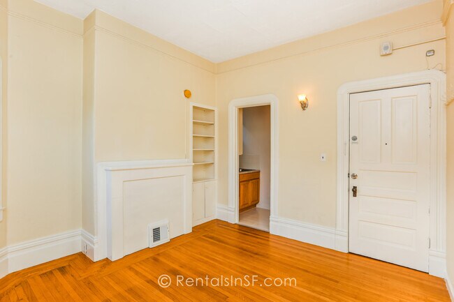 Building Photo - 470 Frederick St