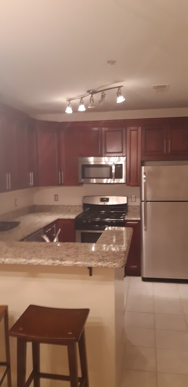 Building Photo - 7011 Falls Reach Dr