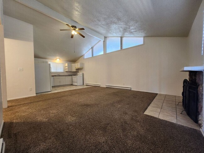 Foto del edificio - 677 E Clarion Dr