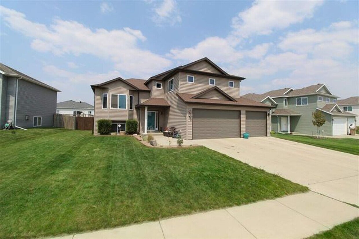 1509 35th Ave SE, Minot, ND 58703 House Rental in Minot, ND