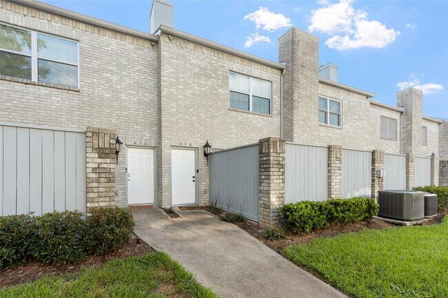 Building Photo - 618 Wilcrest Dr
