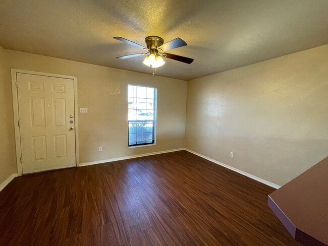 Building Photo - 1108 Leslie Cir
