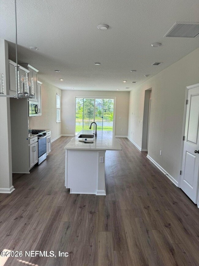 Foto del edificio - 41 Spruce Hl Pt