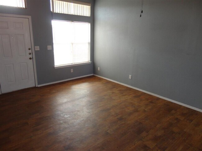 Building Photo - 4025 Tierra Vianey Dr