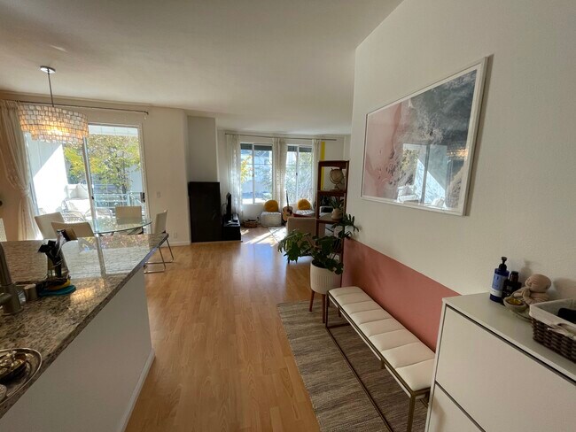 Building Photo - 420 Milan Dr