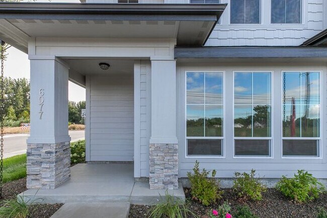Building Photo - Roe Street Townhomes