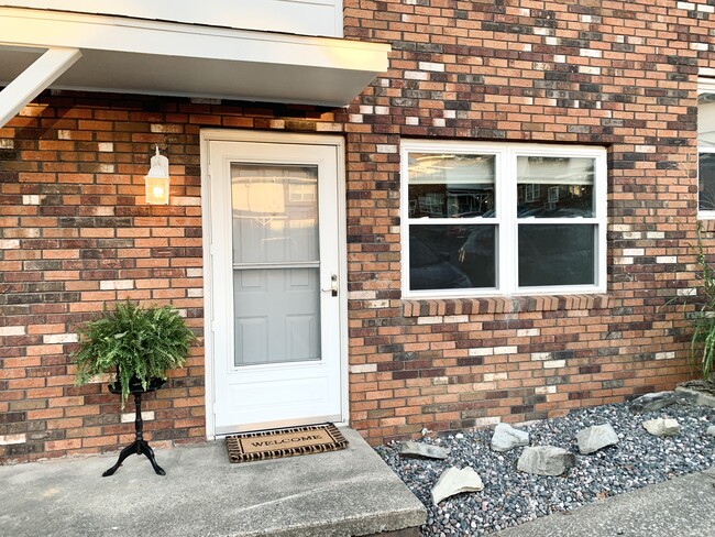 Entrance - 4 Dorsey Ln