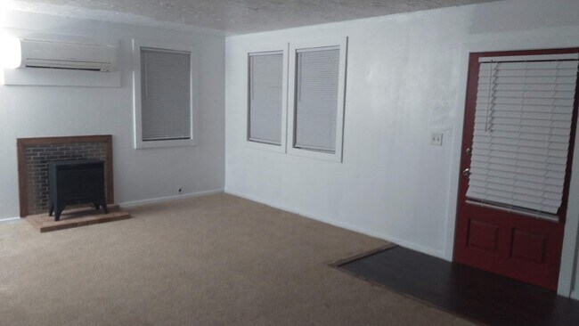 Living Room - 535 Hillcrest Loop