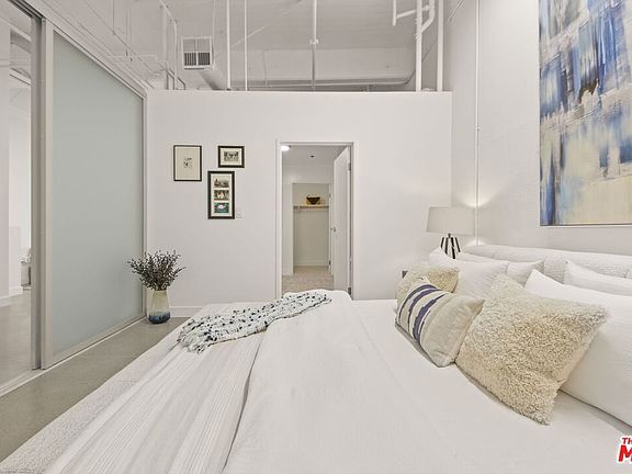 Building Photo - 1130 Flower St