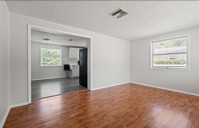 Building Photo - 1610 St Catherine Dr W