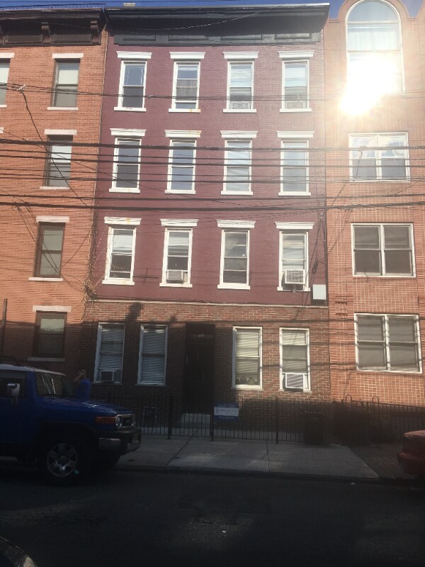 Building Photo - 231 Willow Ave