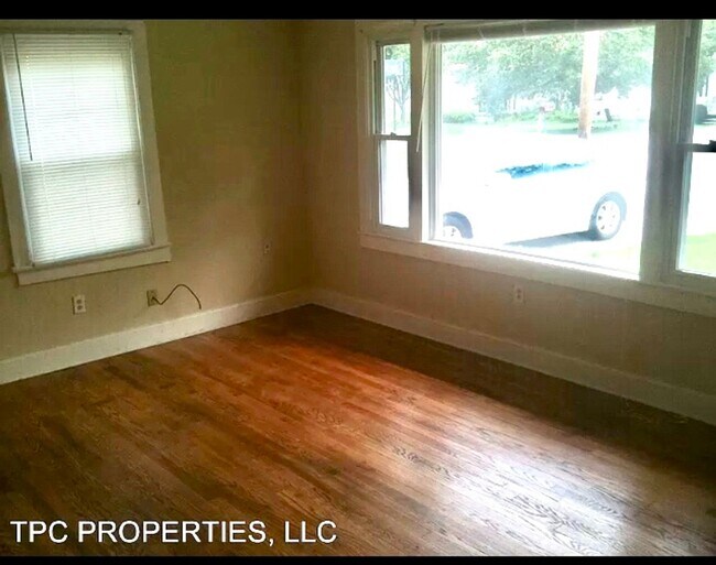 Foto del edificio - 2 BEDROOM 1 BATH NEAR WKU