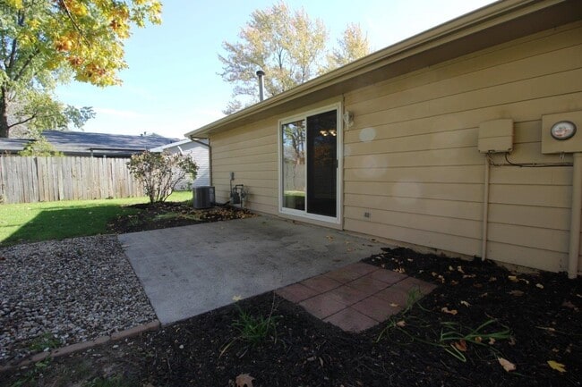 Building Photo - 8205 Newfield Dr