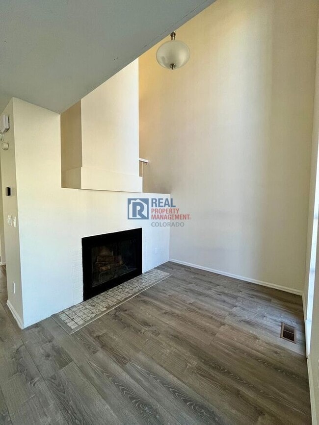 Foto del edificio - 7900 W Layton Ave