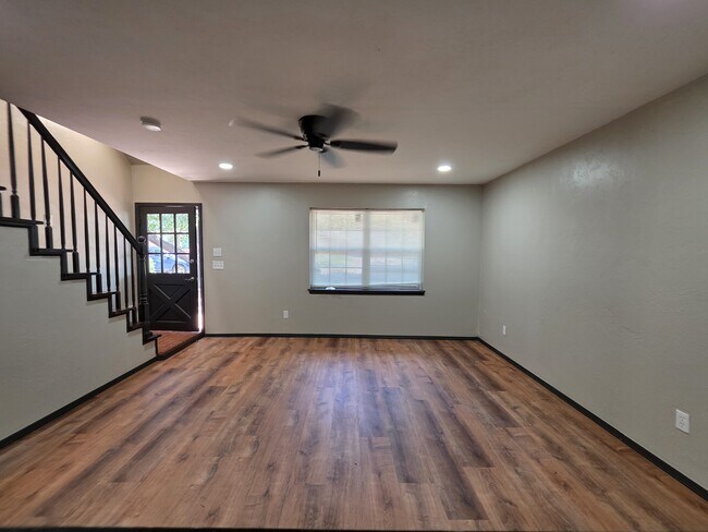 Foto del edificio - 641 Redstone Ave