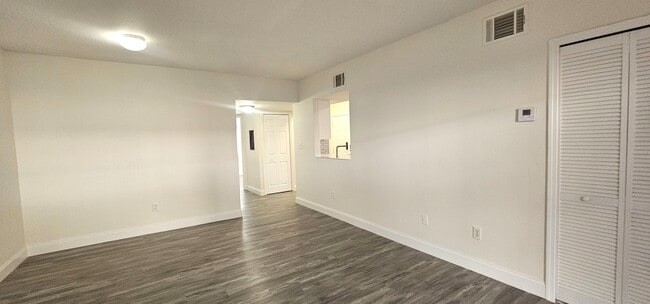 Building Photo - 521 Villa Del Sol Cir