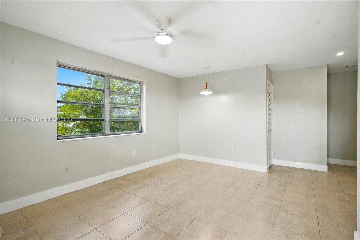 Primary Photo - 2085 NE 169th St