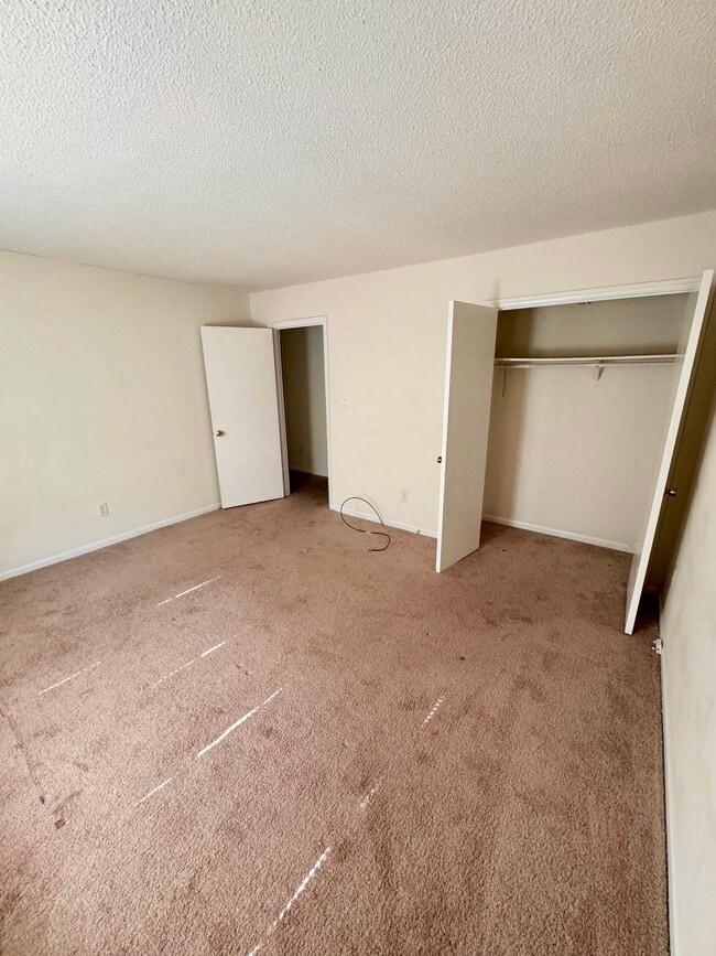 Building Photo - 1049 Pinafore Dr