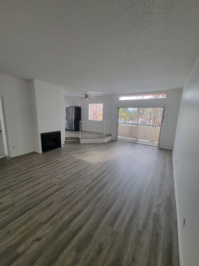 Foto del edificio - 14605 Burbank Blvd