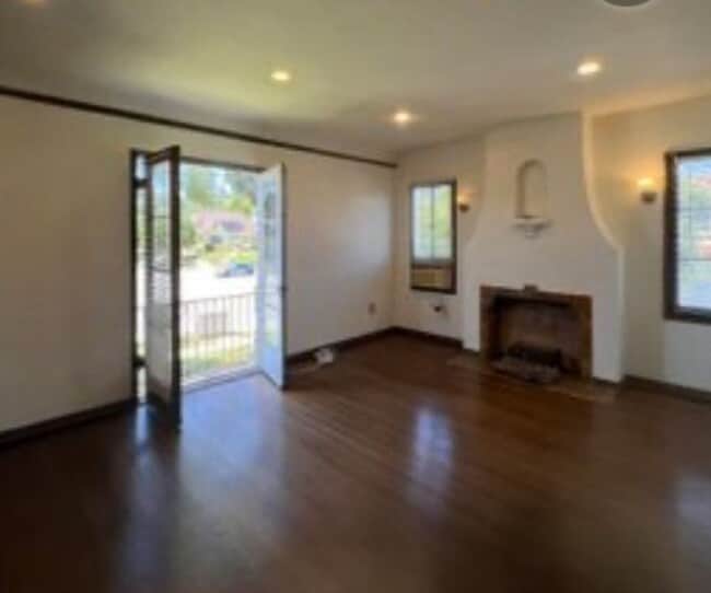 Building Photo - 1171 Huntington Dr