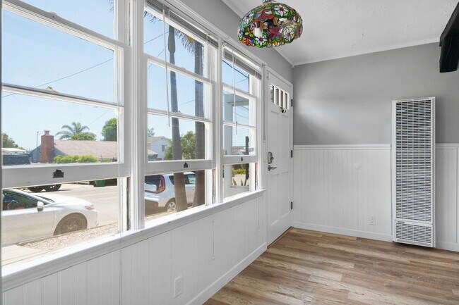 Building Photo - 420 Thalia St