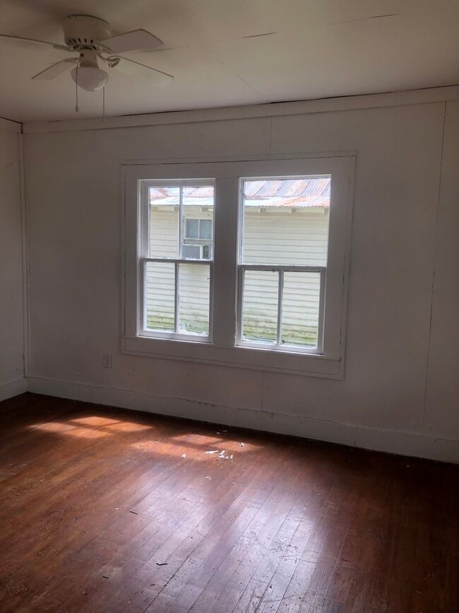 Building Photo - 3 bedroom home in Lafayette!
