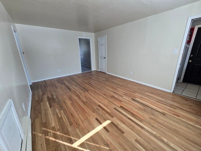 Building Photo - 3210 Ellwood Ave