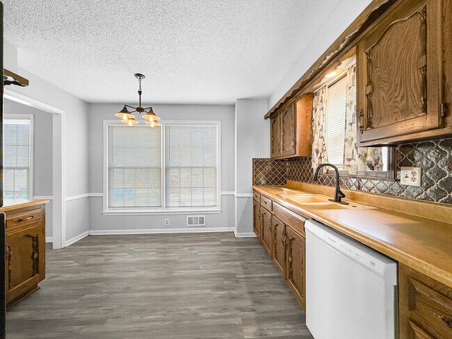 Foto del edificio - 13216 Crystal Ave