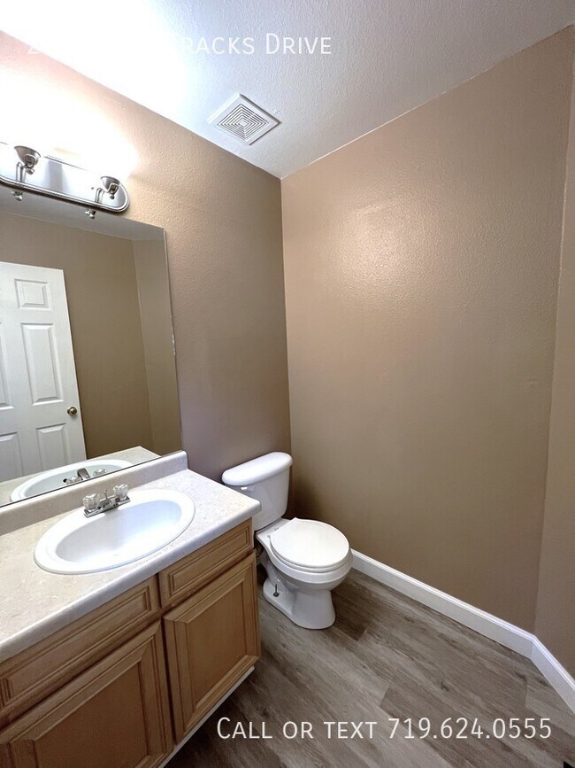 Foto del edificio - Beautiful two-story house for rent