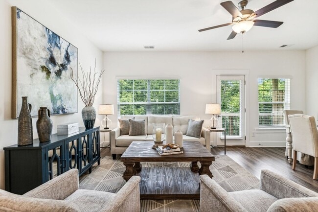 Building Photo - Charming 3BR Corner Townhome in Franklin