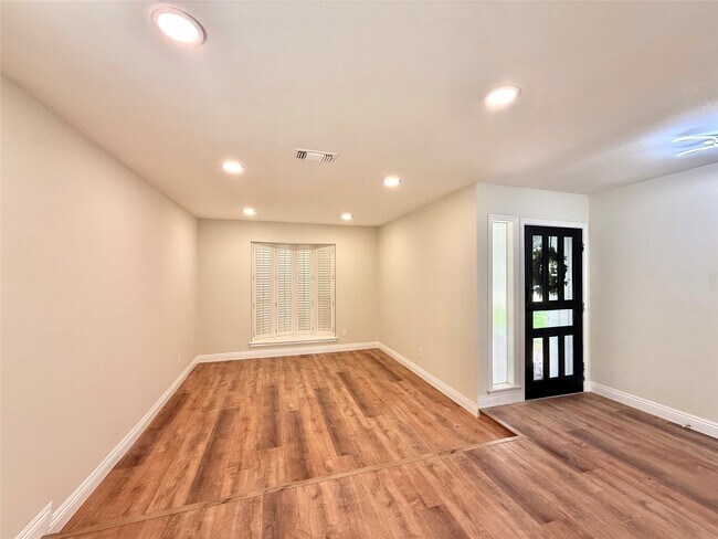 Foto del edificio - 8911 Hendon Ln