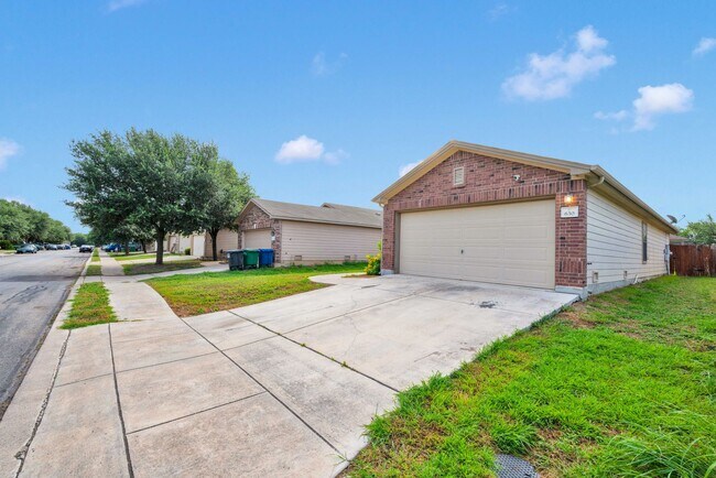 Foto del edificio - Charming 3 bedroom 2 Bathroom Home!