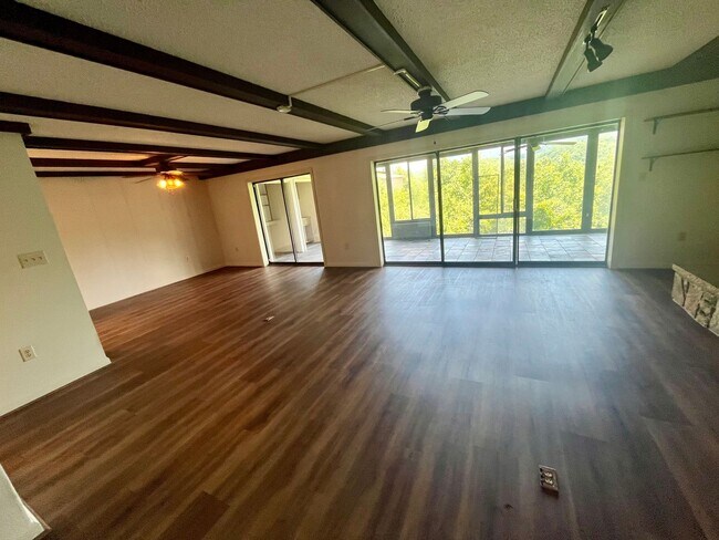 Foto del edificio - One-Level Condo -- Just Minutes from Town!!!!