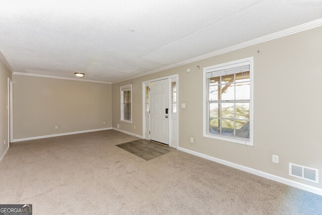 Building Photo - 4868 Zinzendorf Dr
