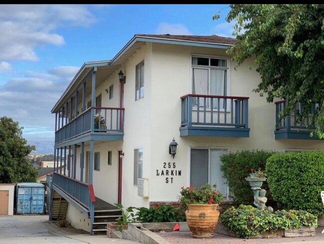 Building Photo - 255 Larkin St