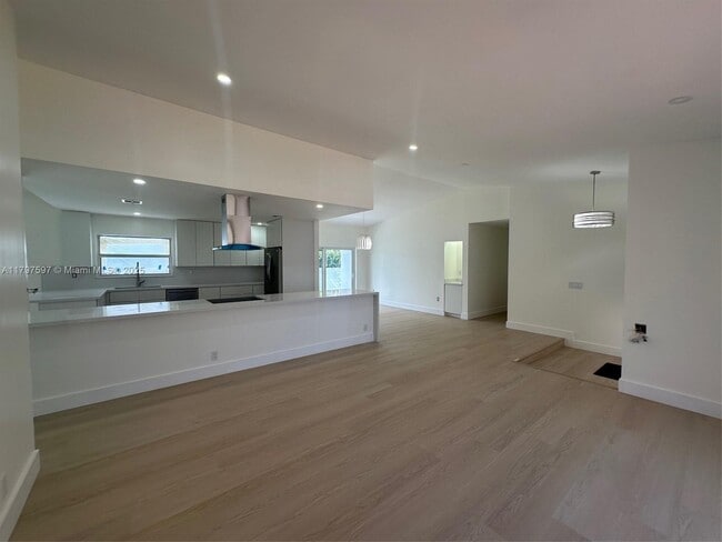 Foto del edificio - 4499 SW 14th St