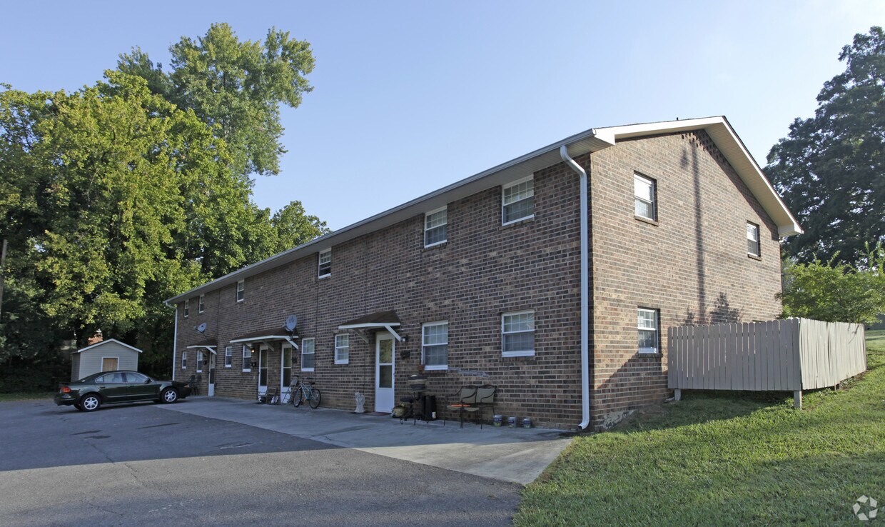 300 W 2nd Ave, Lenoir City, TN 37771 Apartments in Lenoir City, TN
