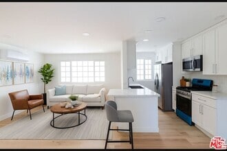 Building Photo - 835 S Sherbourne Dr