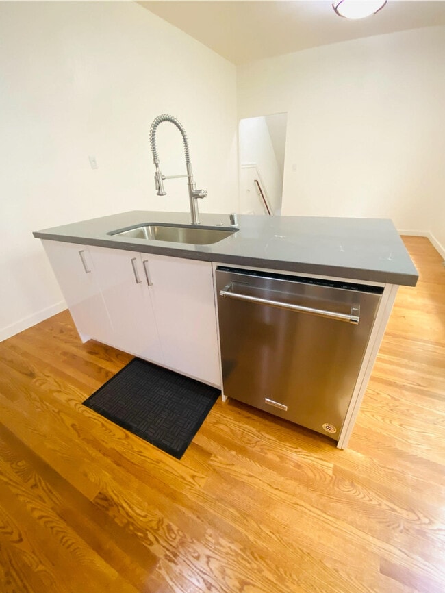 Building Photo - 1732 Grant Ave