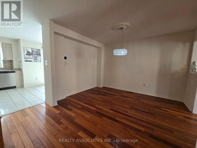 Building Photo - 1075 Ellesmere Rd