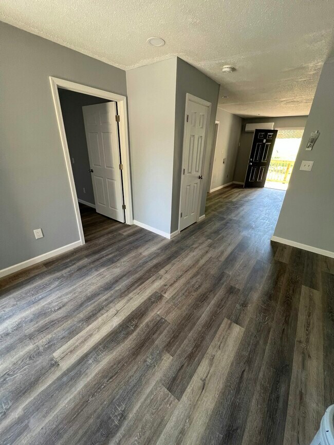 Foto del edificio - 106 N Pugh St