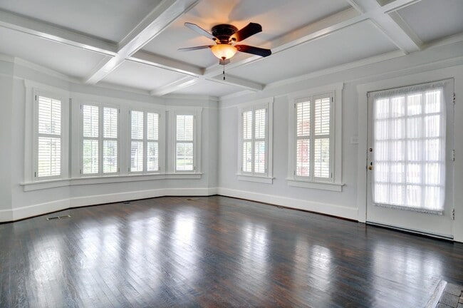 Building Photo - 1145 Mistletoe Dr