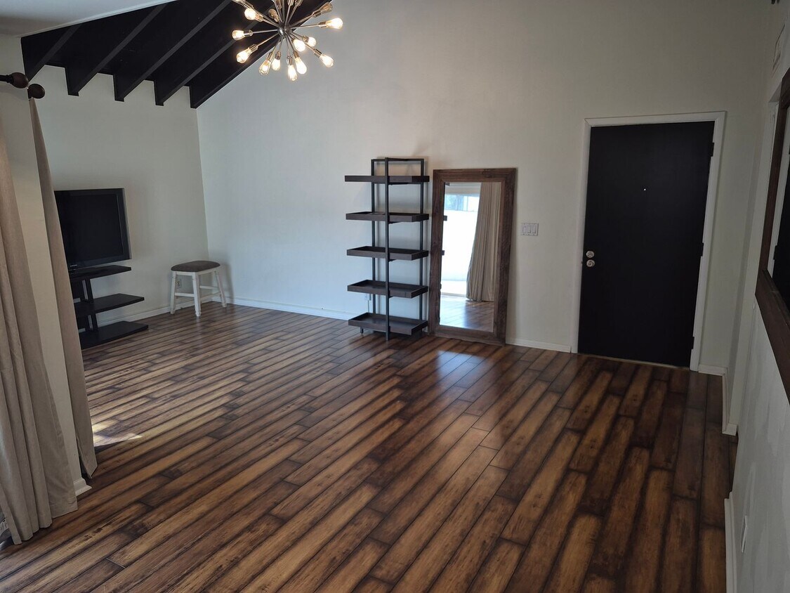 Foto del edificio - Rare 4-Bedroom Clearwater Townhome