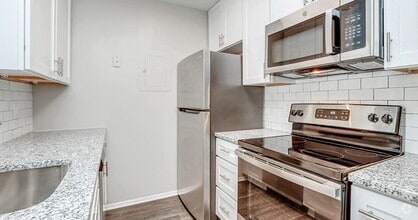 Building Photo - Springhouse Apartments