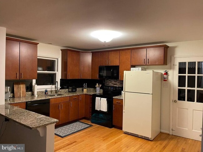 Foto del edificio - 6711 Beddoo St