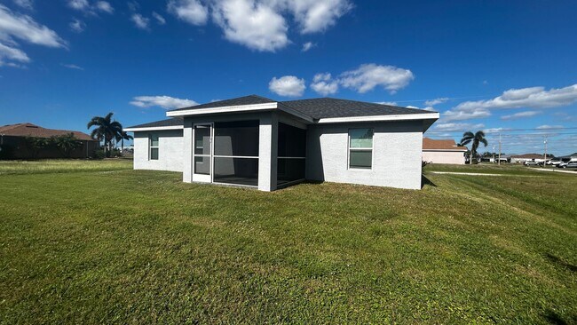 Foto del edificio - 4 Bedroom 2 Bath in NW Cape Coral  *COMING SOON*