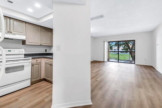 Foto del edificio - 5200 NW 31st Ave
