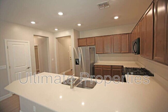 Foto del edificio - 20238 W Buchanan St