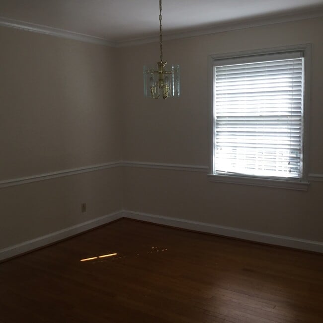 Building Photo - VERY NICE HOME IN EDGEMOOR SUBDIVISION