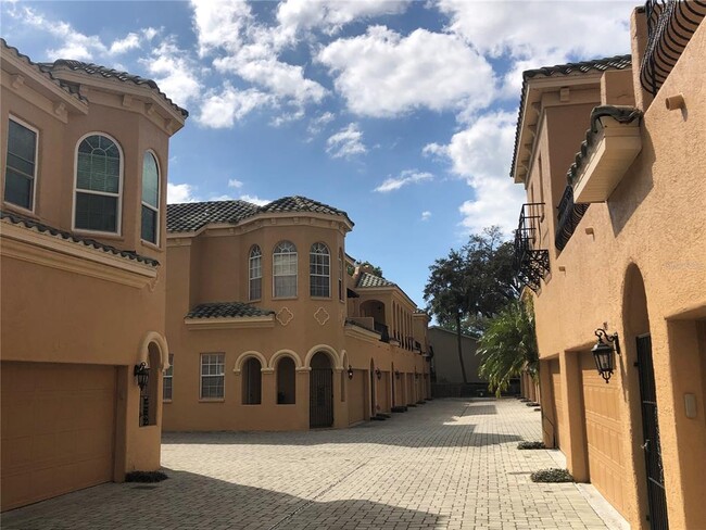 Building Photo - 2902 Hansen Manor Ln
